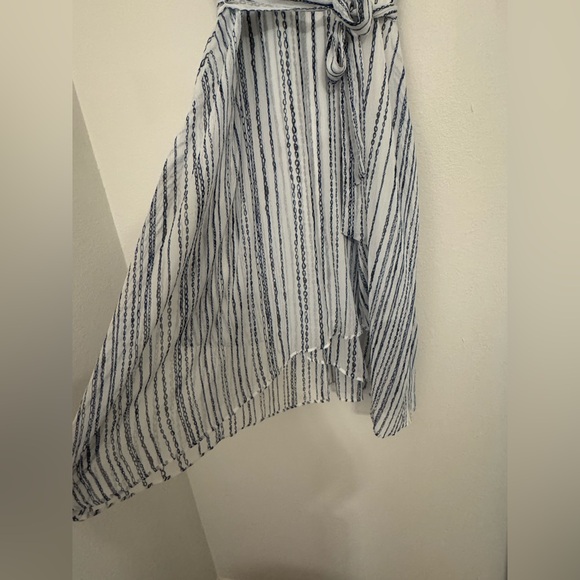 DKNY Blue and White Chain Print Asymmetrical Wrap Dress- Size 6 - Picture 5 of 15